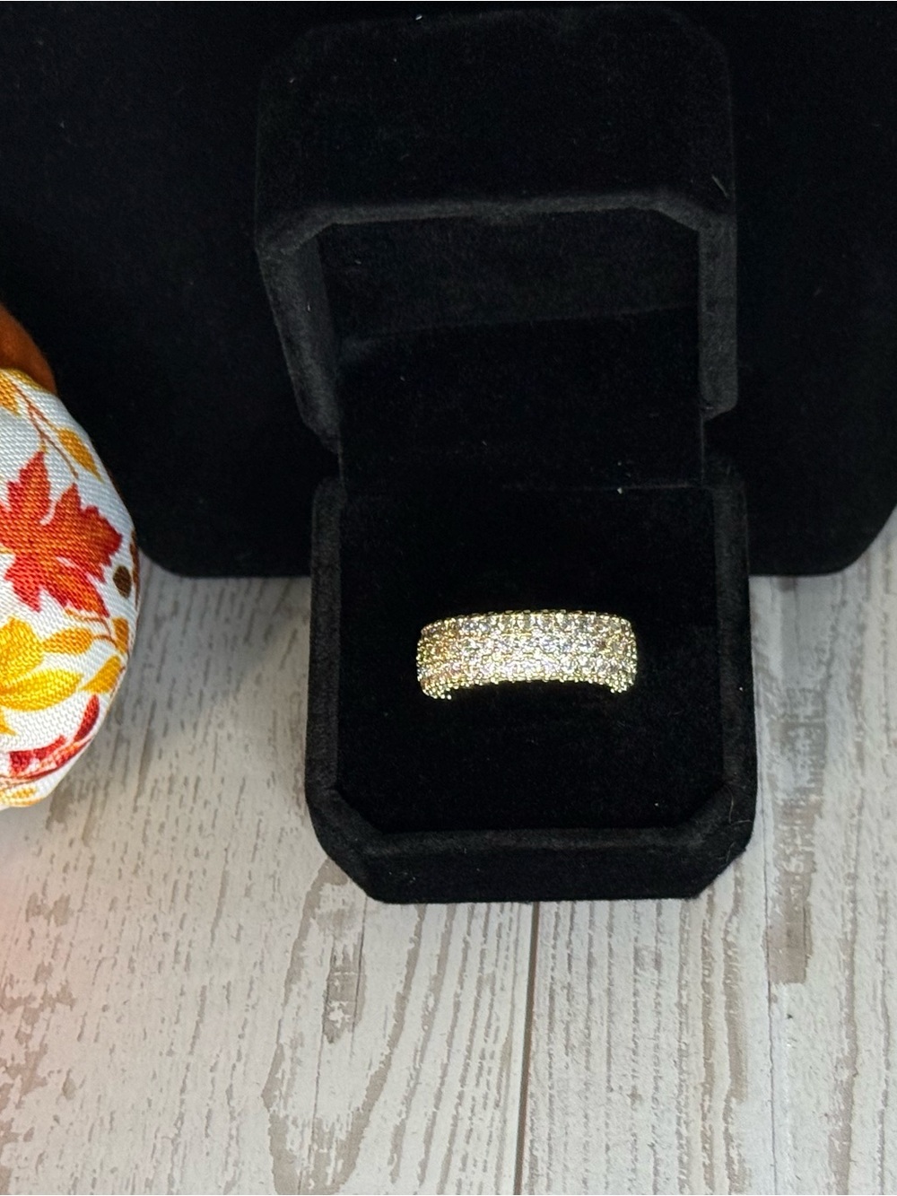 Elegant Gold Pavé Crystal Women's Band Ring - Gold